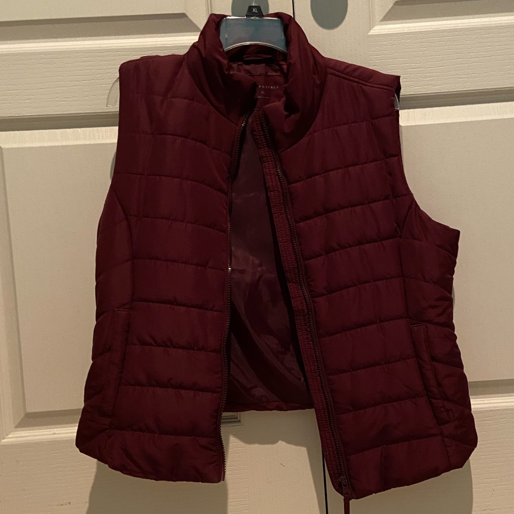 Extra Large Aeropostale Burgundy Puffer Vest
